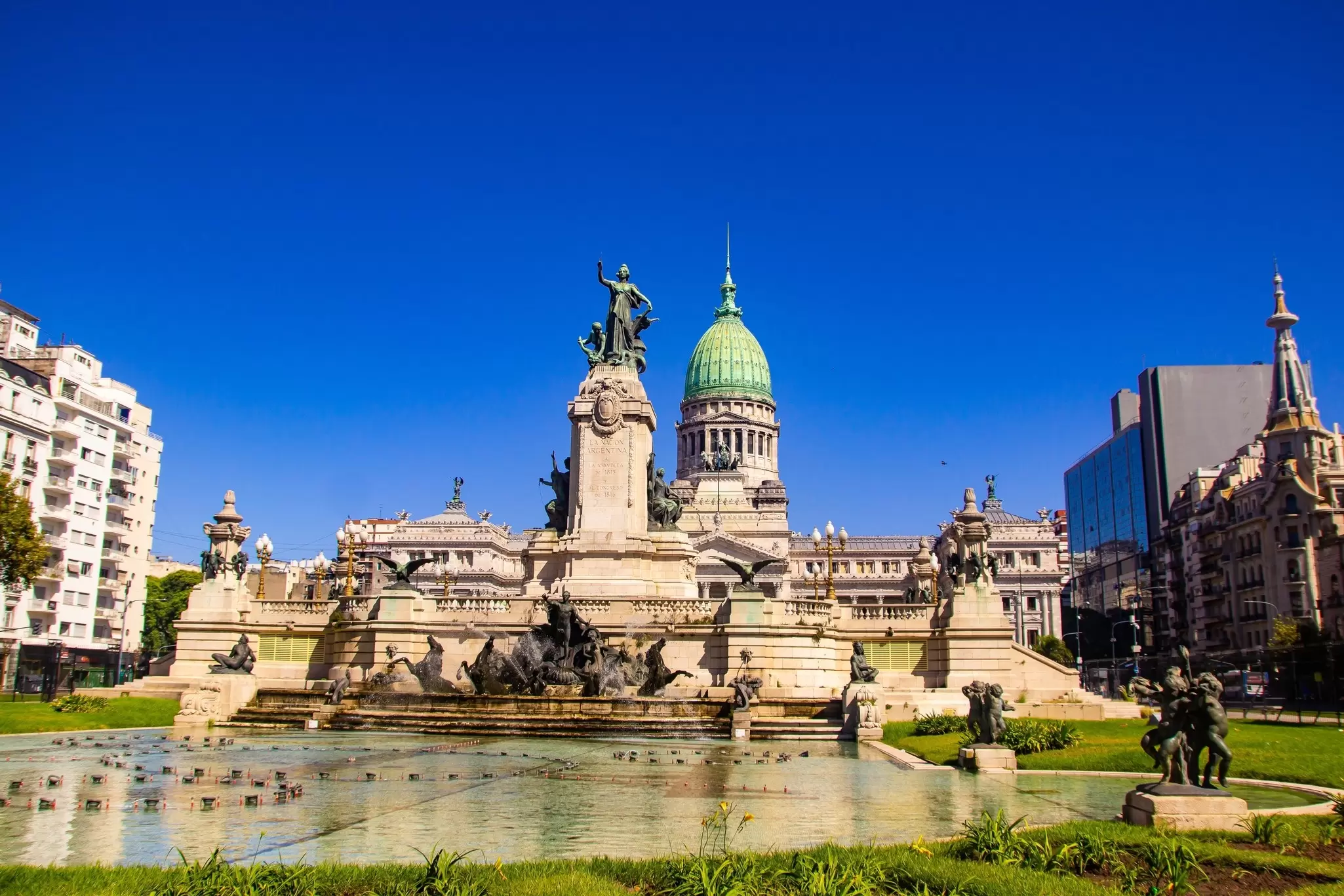 Come to Buenos Aires for architectural and natural beauty. Svetype26/Shutterstock