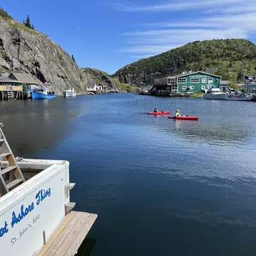 Jessica Lockhart kayaking in Newfoundland © Jessica Lockhart / Lonely Planet