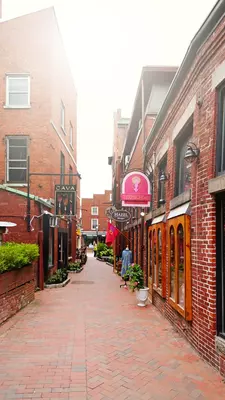 Portsmouth, NH - USA - 08-08-2024: Retail shops and restaurants along a quiet pedestrian street in historic downtown Portsmouth New Hampshire, License Type: media, Download Time: 2026-04-10T17:16:23.000Z, User: Sarahstocking, Editorial: true, purchase_order: 65020 - Marketing or Sales - this includes sponsored articles, job: Digital , client: Summer in New Hampshire, other: Sarah Stocking