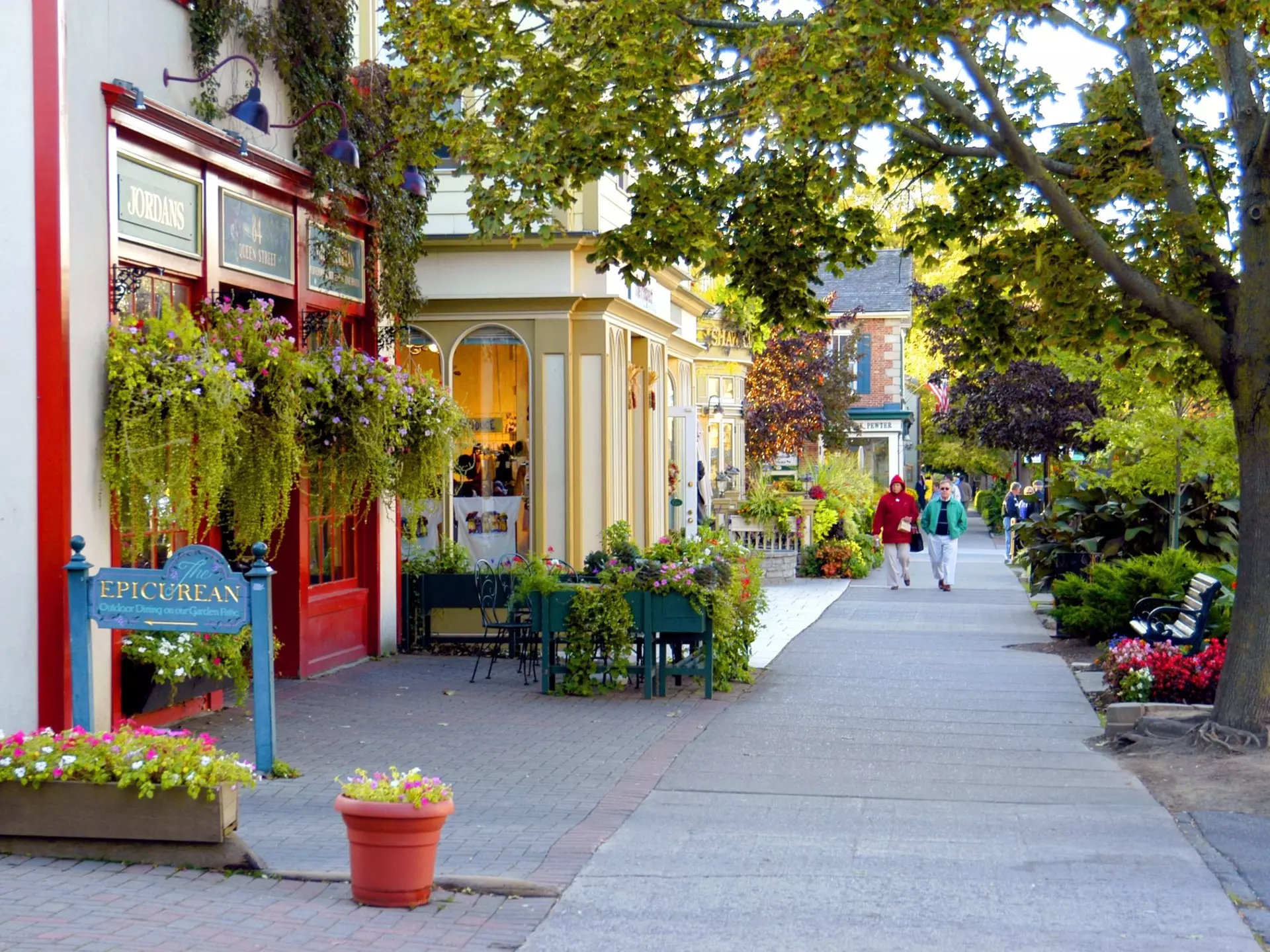 The main shopping street in Niagara-on-the-Lake. Dennis MacDonald/Shutterstock