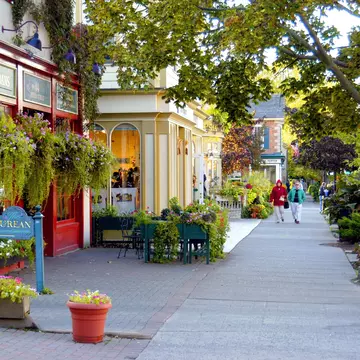 The main shopping street in Niagara-on-the-Lake. Dennis MacDonald/Shutterstock