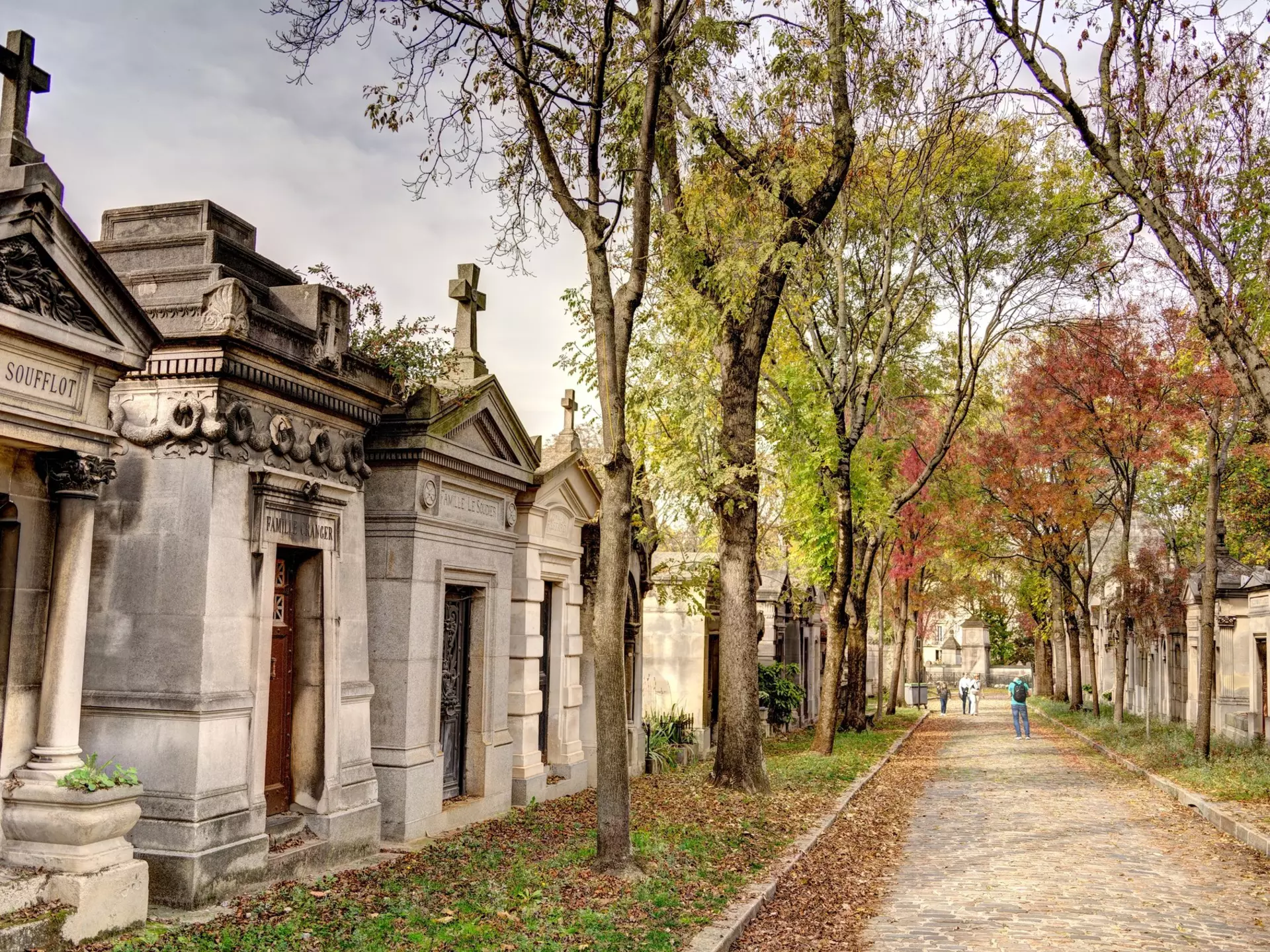 Cimetière du Père Lachaise is the resting place of many celebrated Paris residents. mehdi33300/Shutterstock