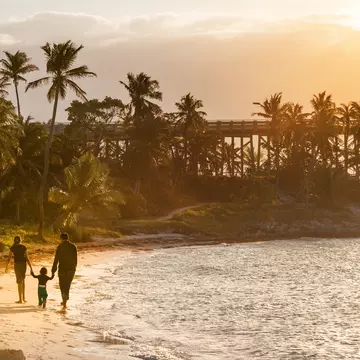 From casual beach strolls to thrilling roller coaster rides, Florida is the perfect family destination © Natalia Bratslavsky / Shutterstock