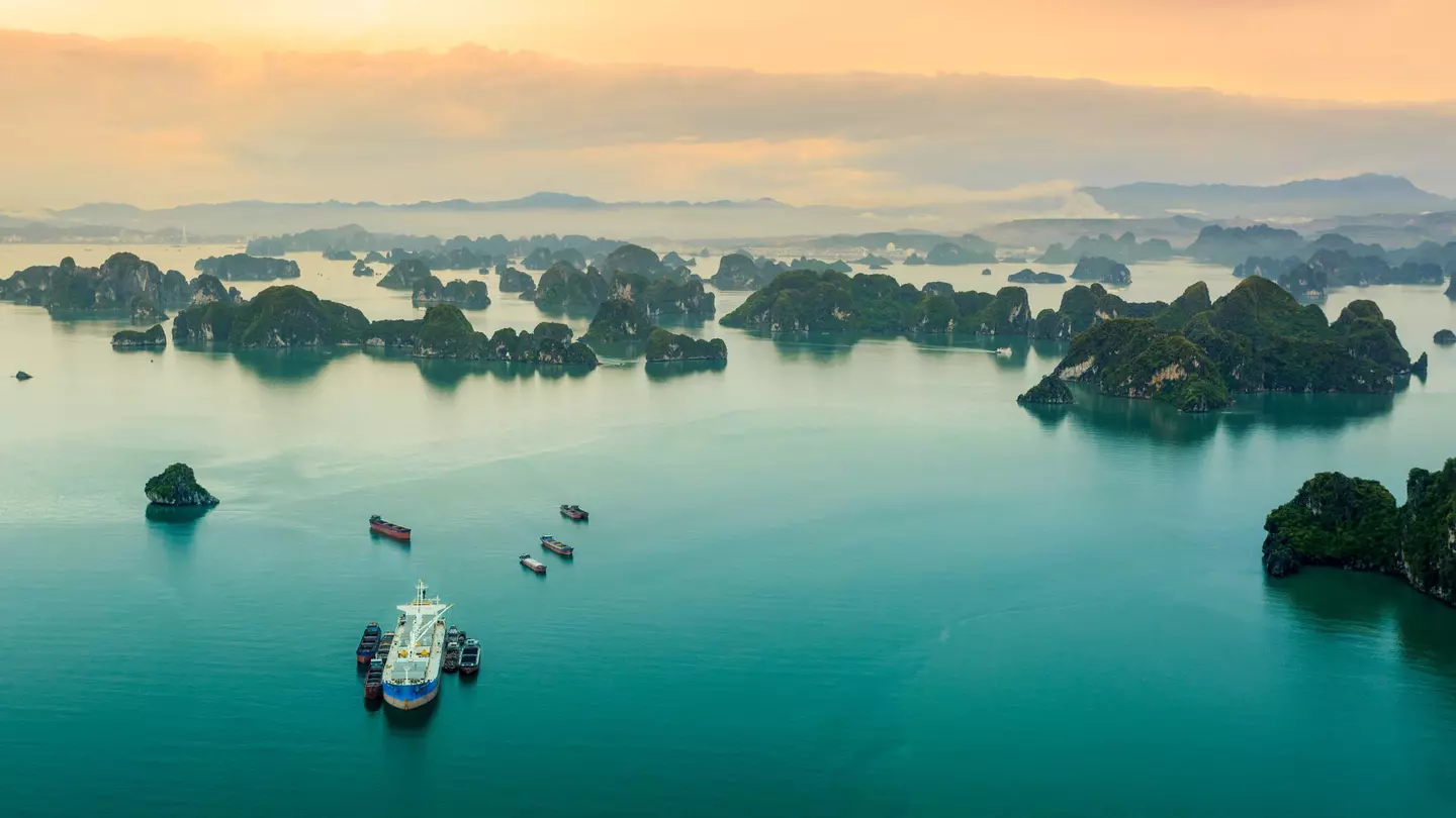 Many islets stretch into the distance of the ocean reflecting the sunlight, viewed from a seaplane
