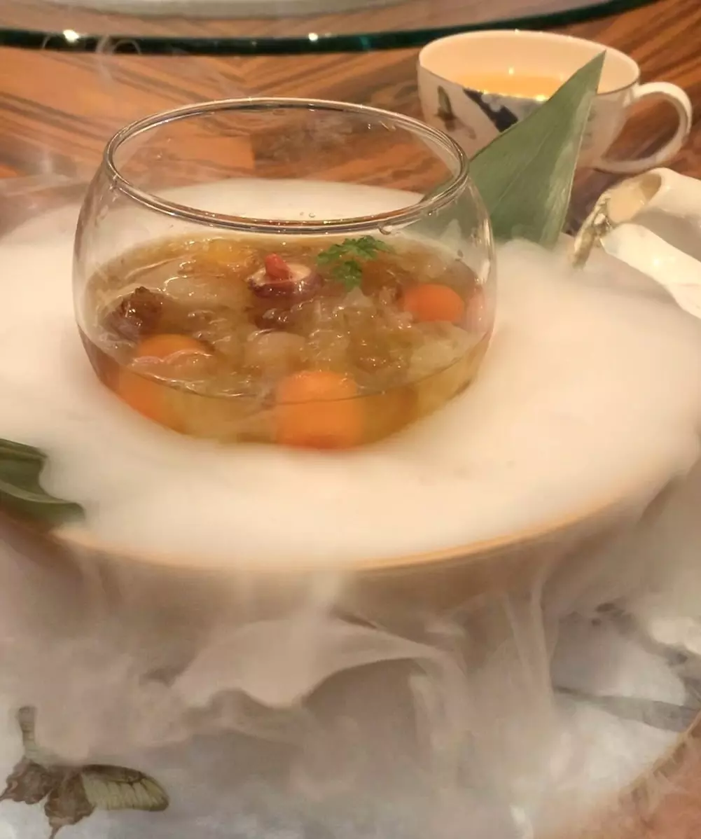 Man Fu Yuan in Singapore: the chilled papaya with snow fungus, peach collagen and golden bird’s nest - chilled on a bed of dry ice