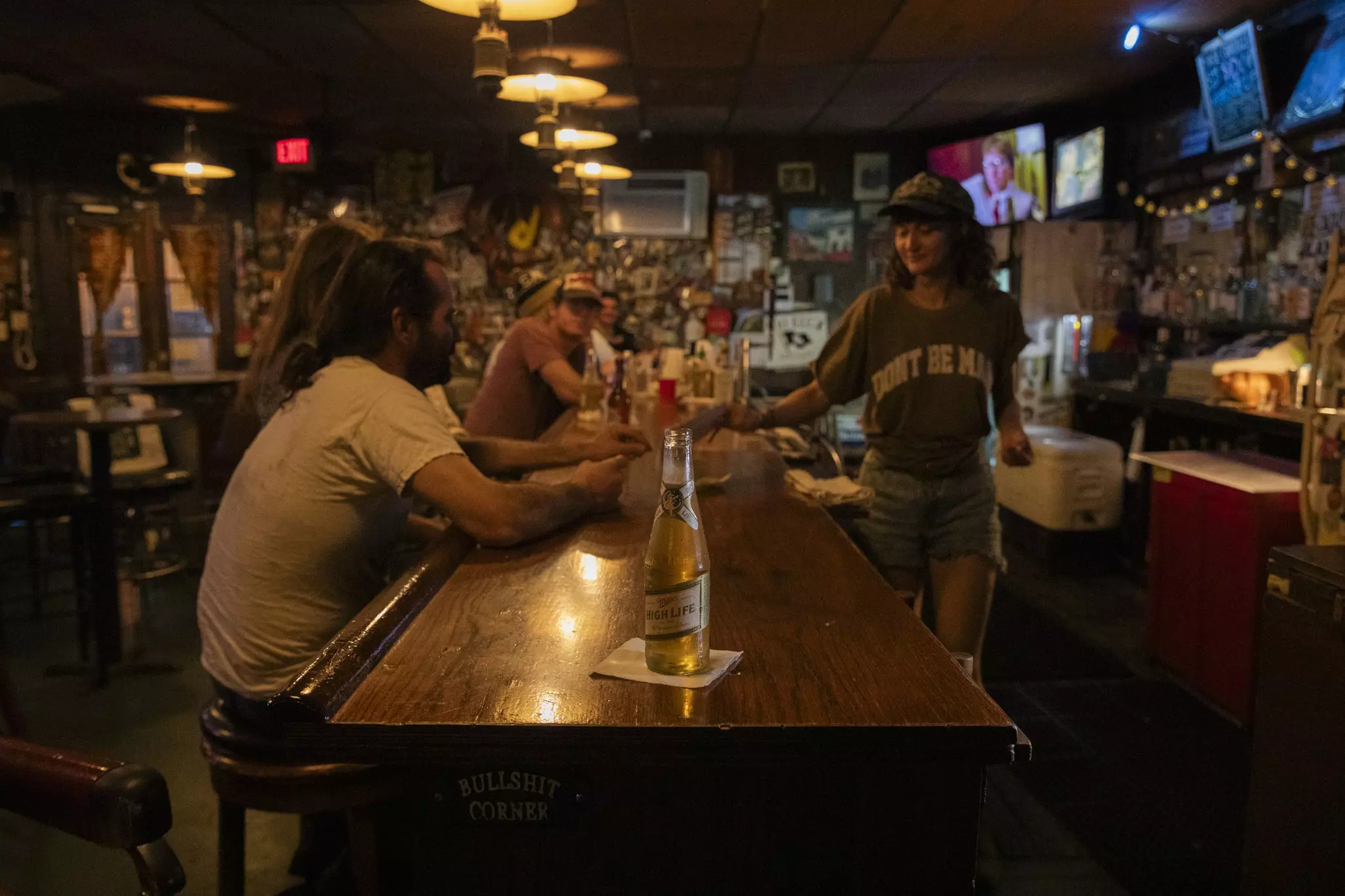 September 2024 : "BJ's Lounge" in the Bywater neighborhood of New Orleans. 
Drink : Highlife