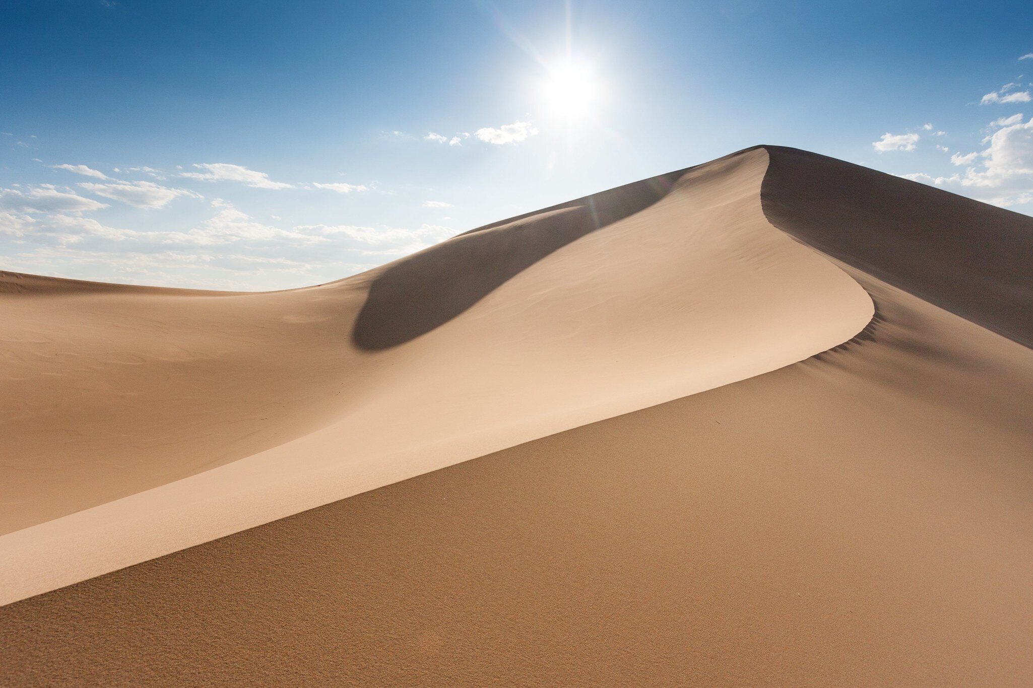 Sand dunes Khongoryn Els in Gobi Desert, Umnugovi, South Gobi, Mongolia.