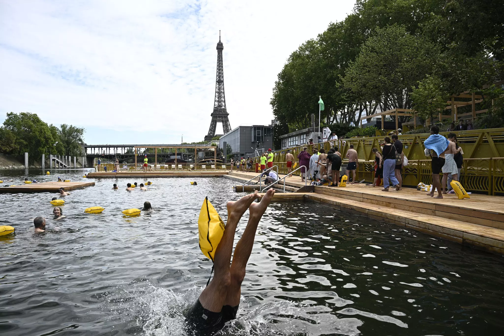 Grenelle swimming zone on the Seine, Paris. JULIEN DE ROSA/AFP via Getty Images