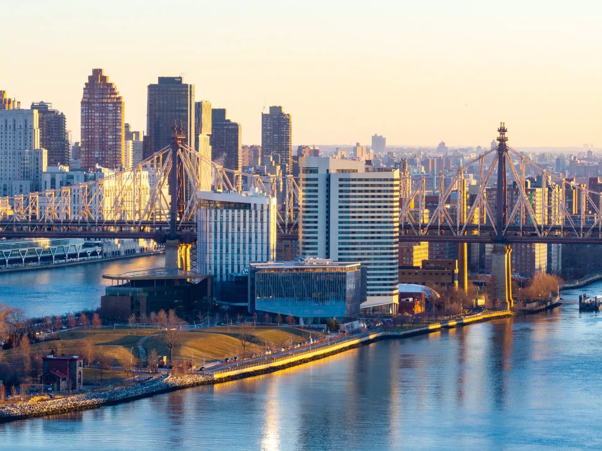 The Manhattan and Roosevelt Island skyline view at dawn. Felix Lipov/Shutterstock