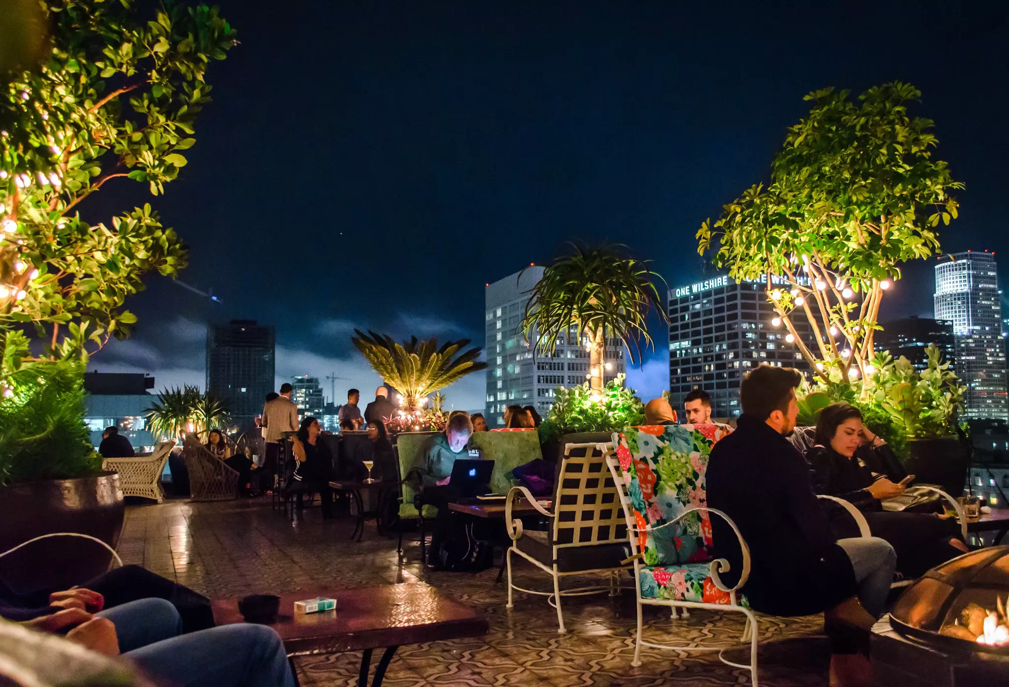 Seek out a happy hour on a rooftop or patio bar to enjoy bargain drinks and food © TBurke / Shutterstock