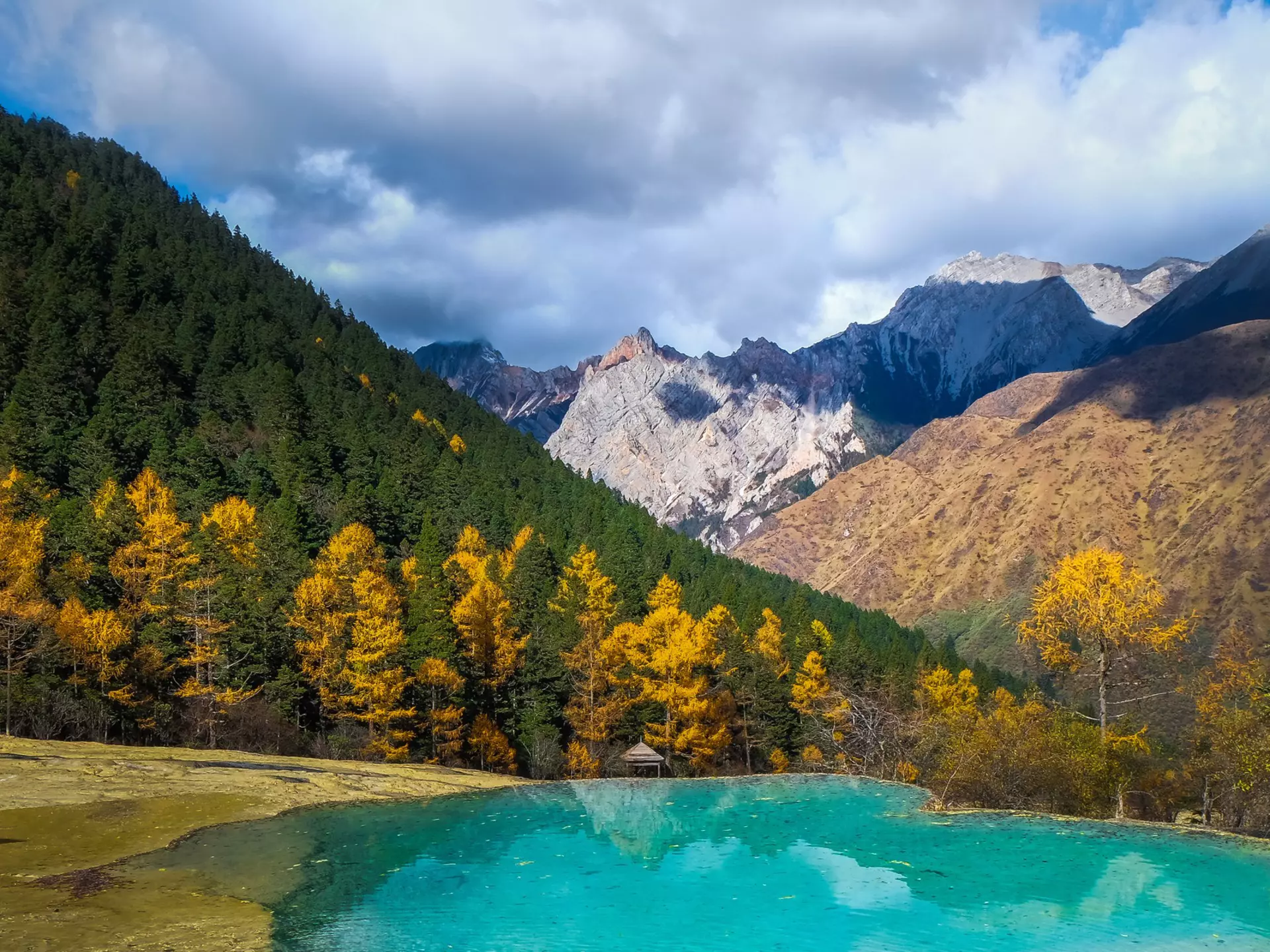 Jiuzhaigou National Park. Dulyanut Swdp / Getty Images