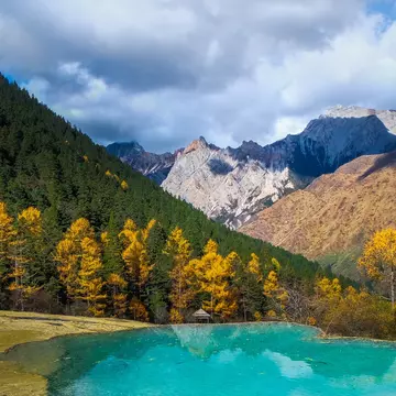 Jiuzhaigou National Park. Dulyanut Swdp / Getty Images