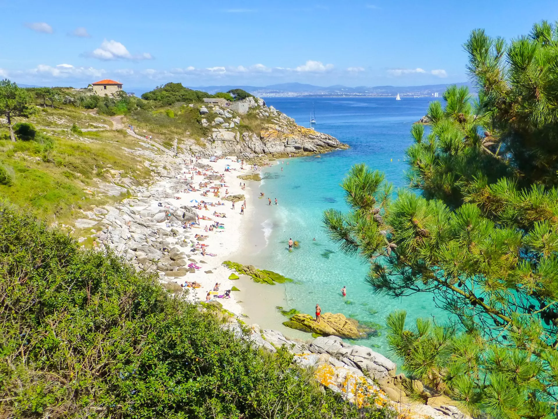 A beach on the Illas Cíes, Galicia. Megapixeles.es/Shutterstock