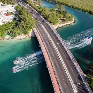 There are plenty of ways to get between the fantastic beach towns on the Riviera Maya. edfuentesg / Getty Images