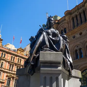 Queen Victoria Building Statue.jpg