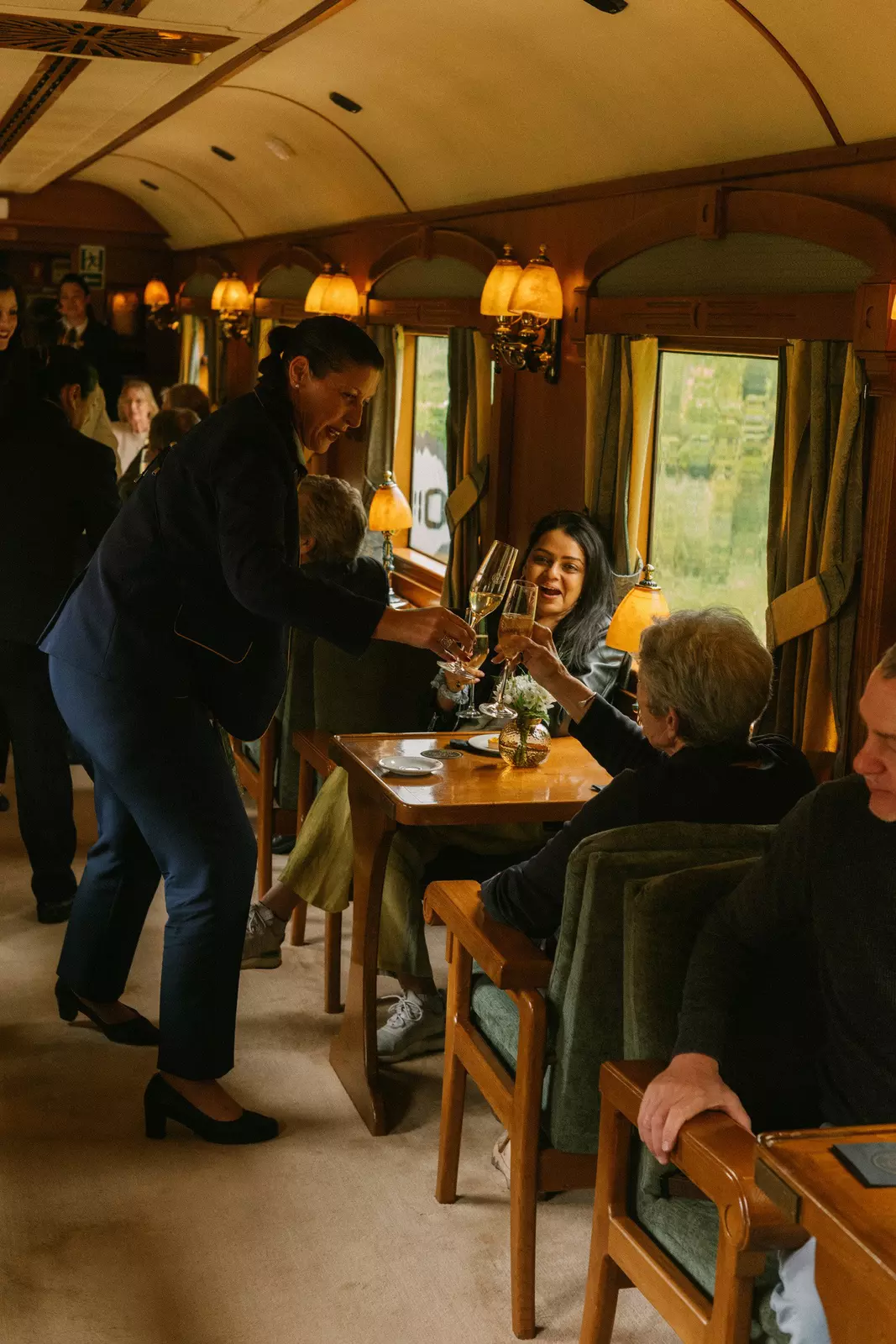 Start the journey with a glass of cava in the bar car ...