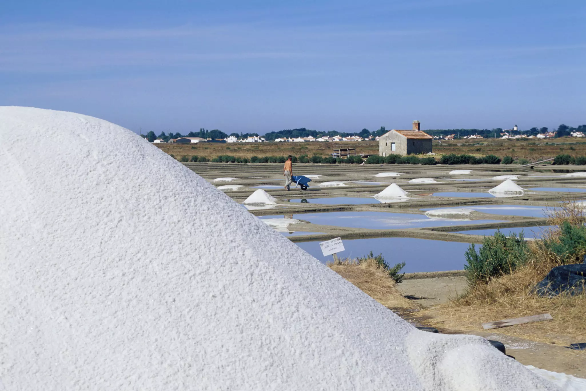 Noirmoutier salt is still harvested by hand © Anger O. / Getty Images