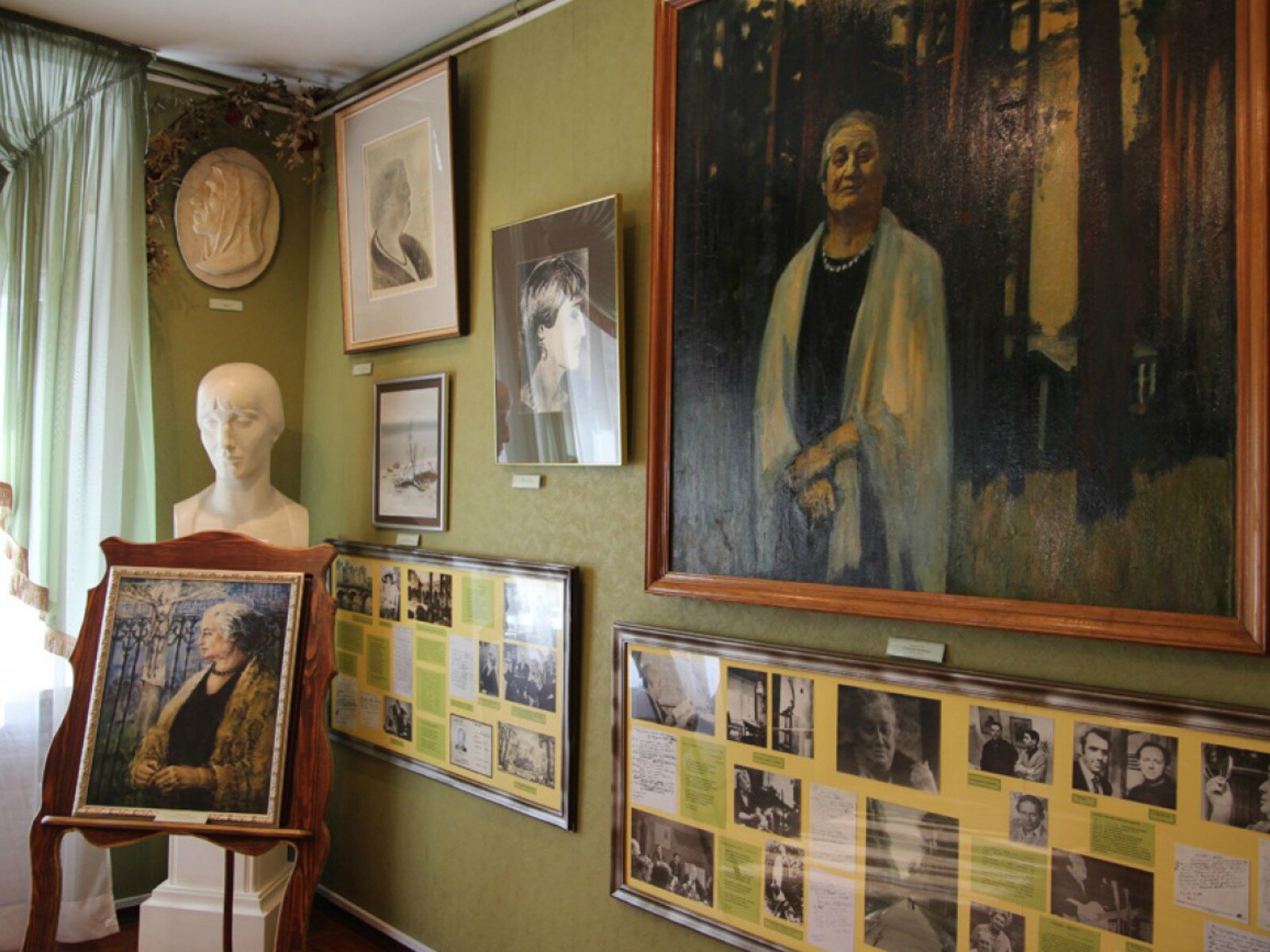 Anna Akhmatova Museum, housed in the south wing of the Sheremetyev Palace