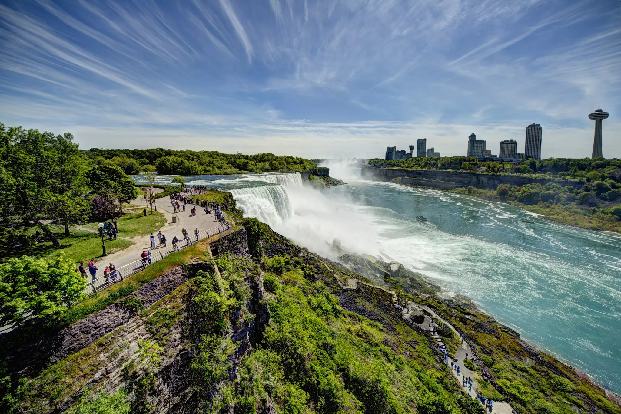 The iconic Niagara Falls straddle the US-Canadian border © Tony Shi Photography / Getty Images