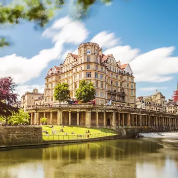 Pulteney Bridge in historical town of Bath, Somerset, England.