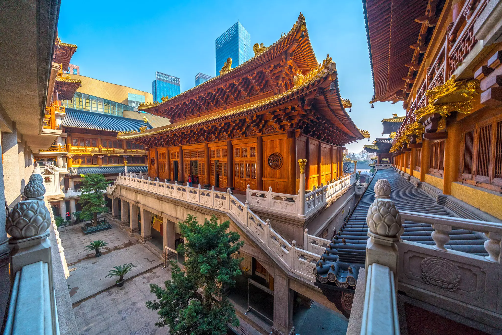 Exterior of the Jing'an Temple in Shanghai with its tiered roof.