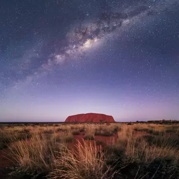 Uluṟu under the night sky from a distance 