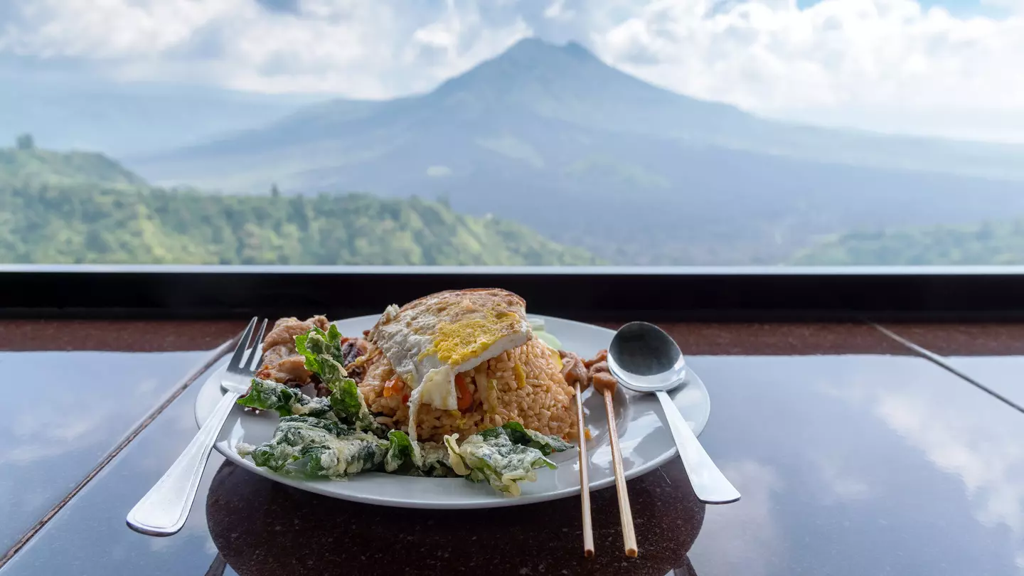 Sample the best flavors of Indonesia with this guide to dishes and drinks © Nora Carol Photography / Getty Images