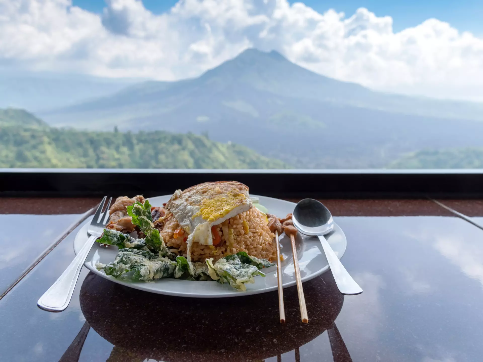Sample the best flavors of Indonesia with this guide to dishes and drinks © Nora Carol Photography / Getty Images