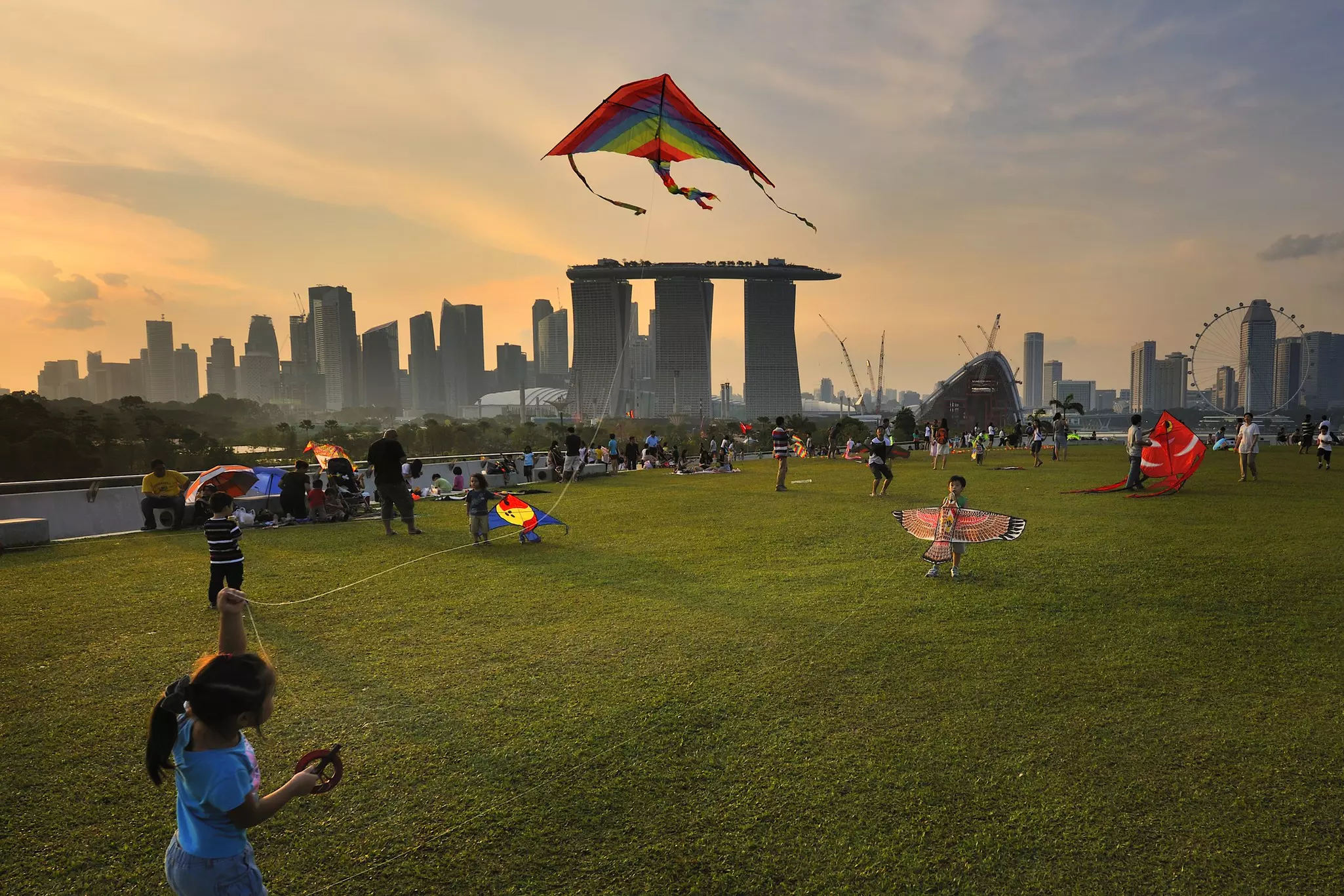 Singapore's green spaces are perfect places for families to unwind © by toonman / Getty Images