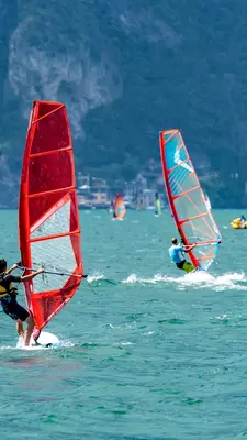Lake Garda near Torbole in the north: Perfect wind for windsurfers