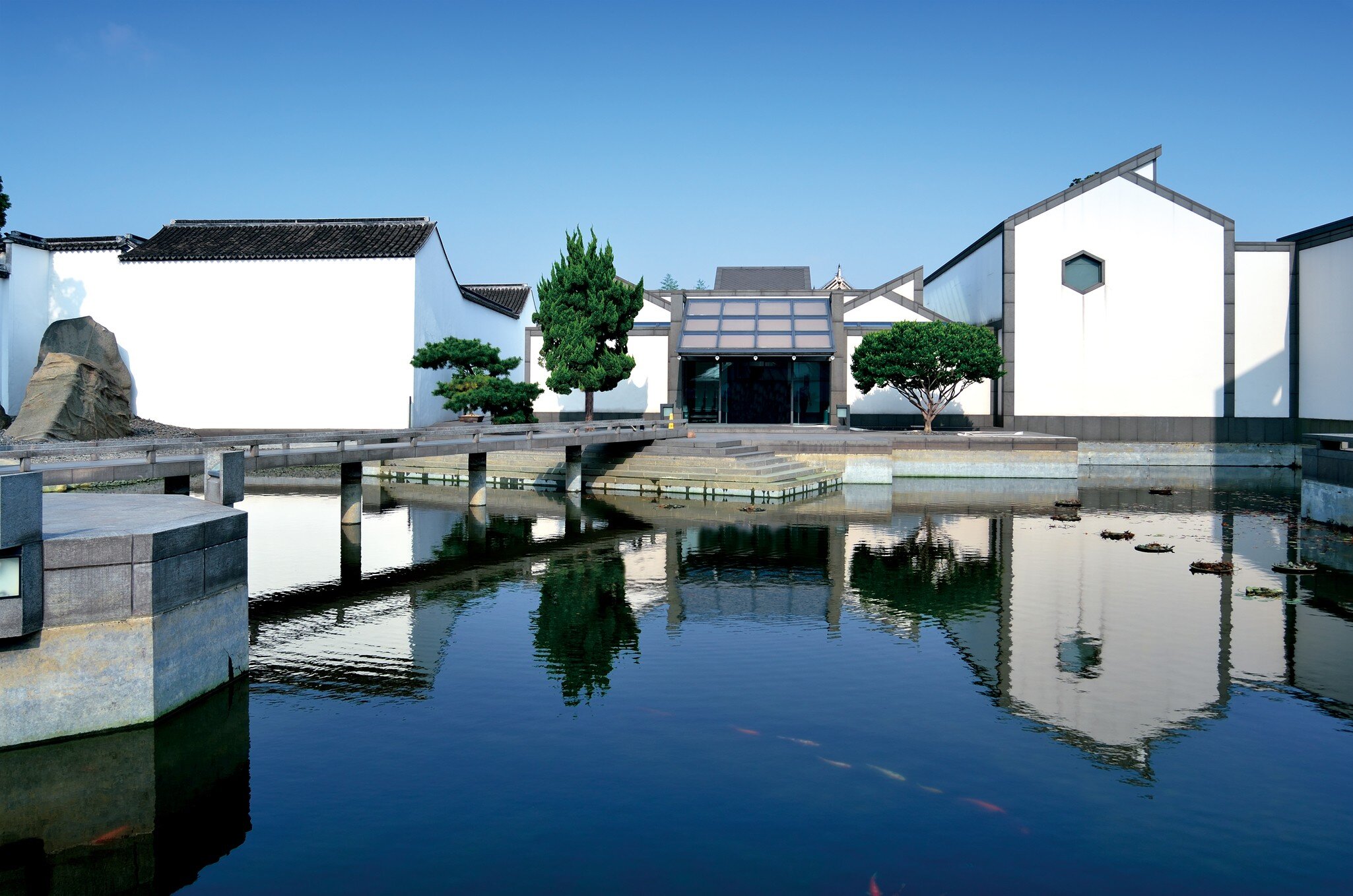 GettyImages-187386807.jpg
Chinese style garden