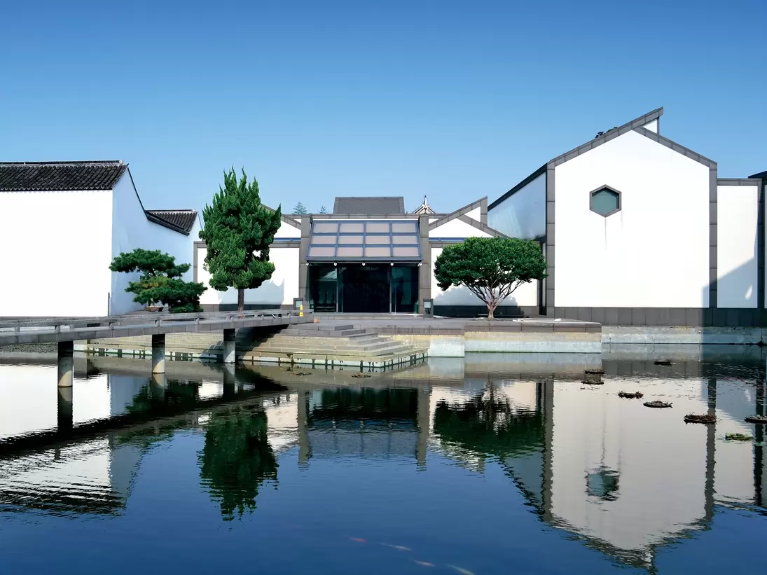 GettyImages-187386807.jpg
Chinese style garden