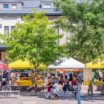 A Mile High City vacation doesn’t have to break the bank. Here are some tips for visiting Denver on a budget © Page Light Studios / Shutterstock