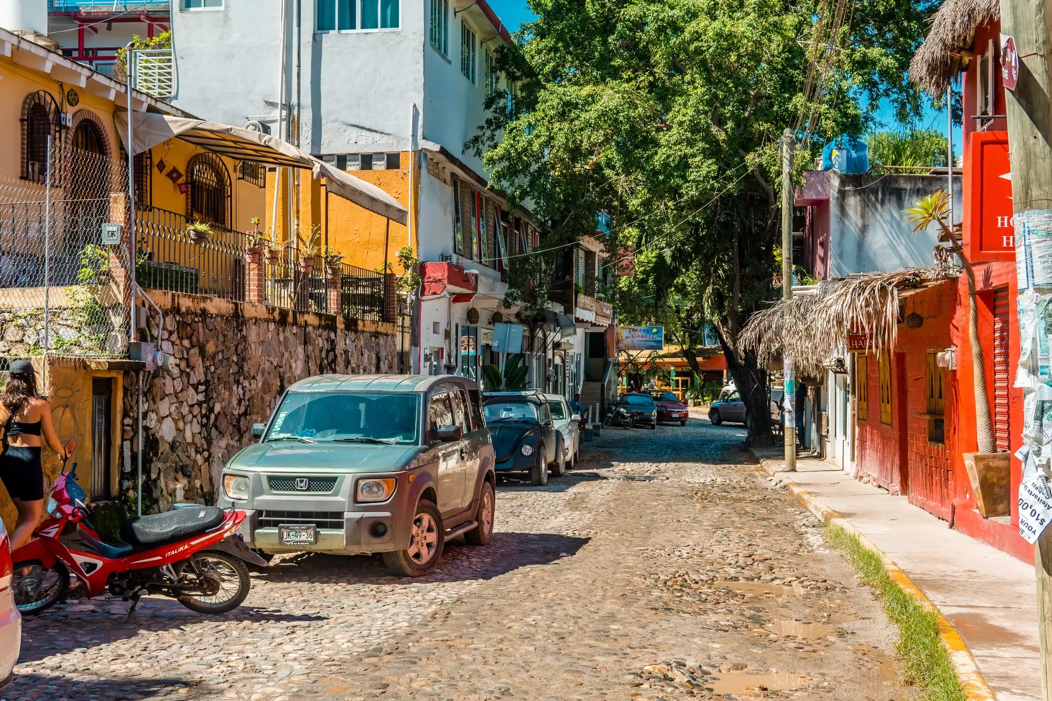 The colorful buildings of Pueblo Magico, Sayulita © Shutterstock / JackKPhoto